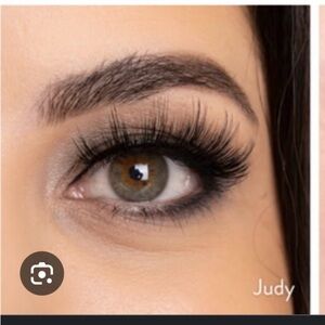 Red Aspen ‘Judy’ False Lashes AND Glue